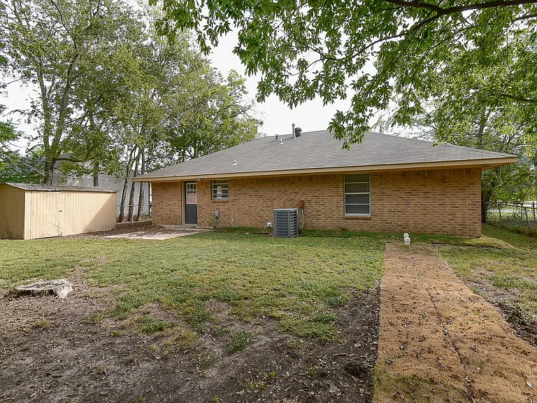 4008 Templeton St — Photo 35