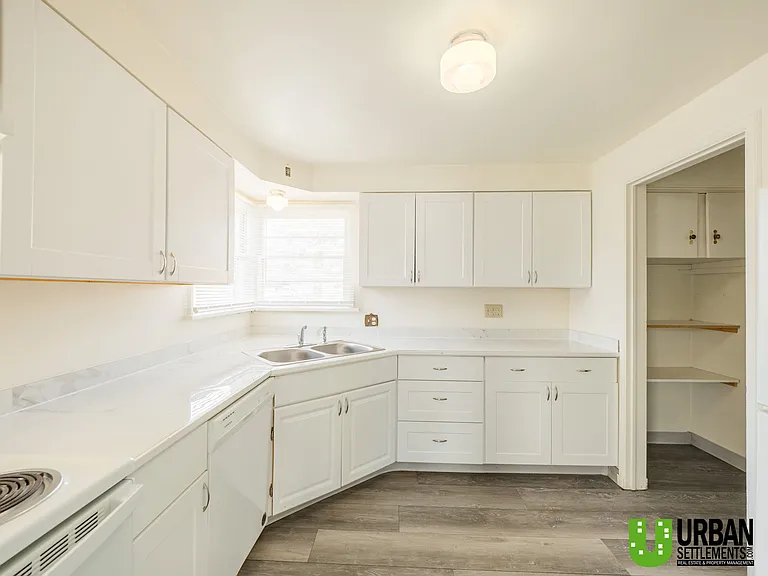 2427 W Walton Ave — Photo 5