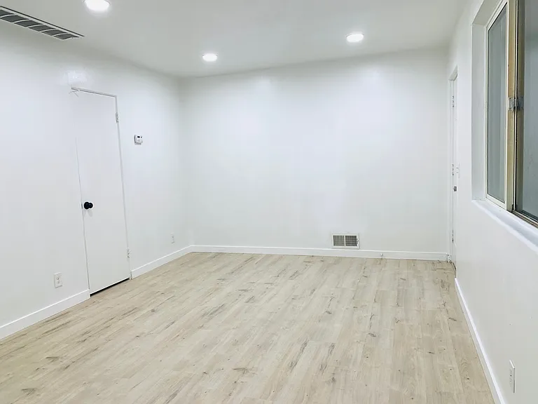 275 E Center St #5 — Photo 5