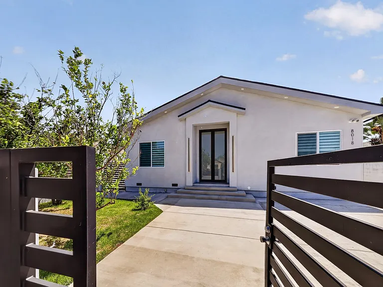 8018 Shadyglade Ave — Photo 3
