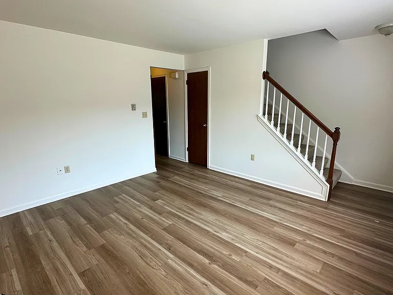 108 Bradford Dr — Photo 5