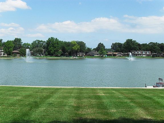 2nd image of 3004 Lakeside Dr