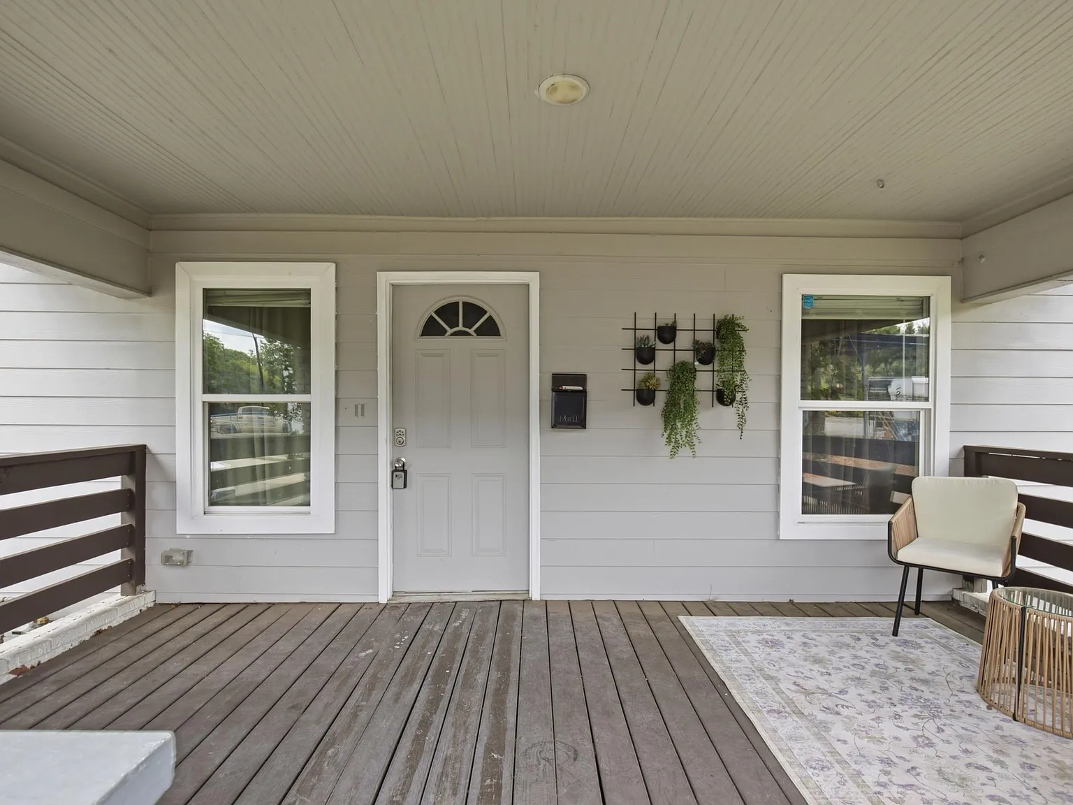 3 bed, 2.0 bath, 1300 sqft, $1,900 — Photo 2