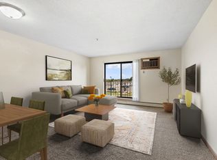 Camelot Square Living, Minneapolis, MN 55433