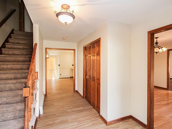 3rd image of 36 Carriage House Dr