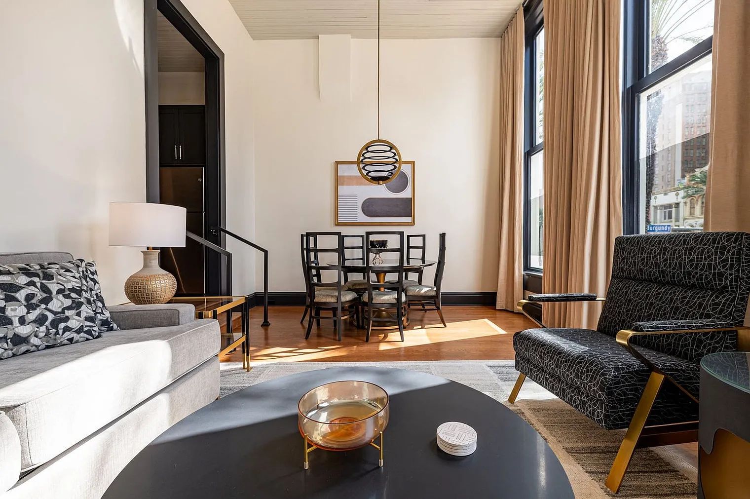 2 bed, 1.0 bath, 721 sqft, $8,899 — Photo 2