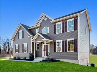 32 Highgrove Dr, Blooming Grove, NY 10914