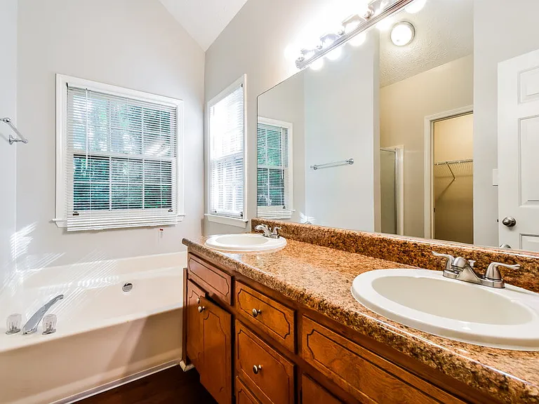 1204 Garden Path SE — Photo 10