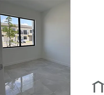 416 NW 12th Pl — Photo 5