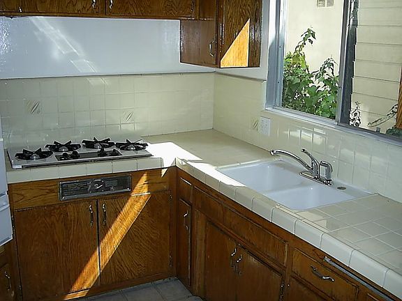 3rd image of 7920 Selma Ave APT 6