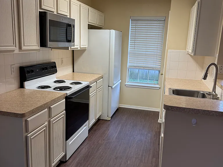 222 Willowbrook Ln — Photo 6