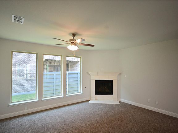 4th image of 1308 Green Leaf Dr