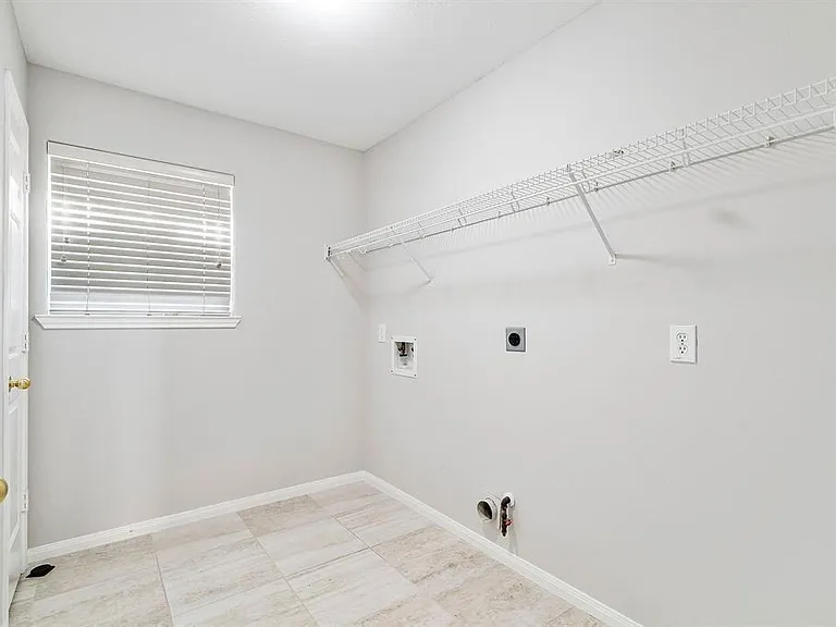 1319 Castlemist Dr — Photo 26