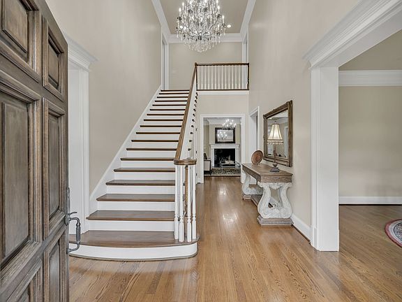 5th image of 3205 Woodlawn Dr