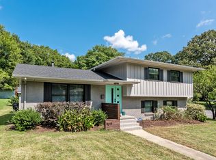909 Bobby Ln, Charlotte, NC 28211