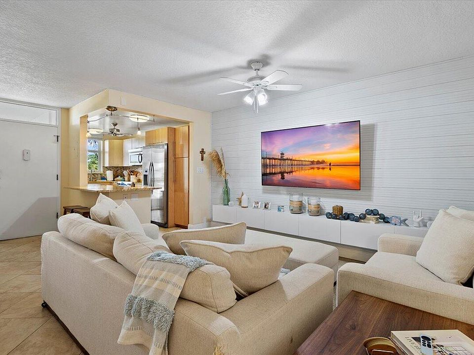 1st image of 109 Paradise Harbour Boulevard #203