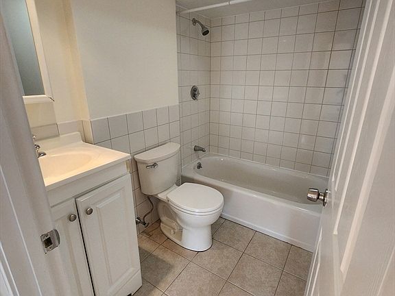 4th image of 20 Miller St Unit 2