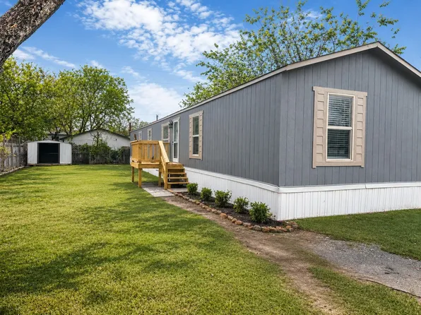 5421 Lake View Dr, Granbury, TX 76048