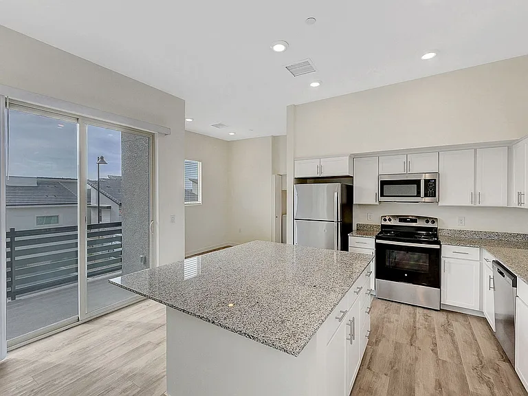 Explore the elegance of this contemporary kitchen, perfect for culinary creativity and gatherings.