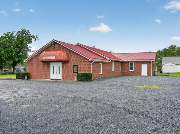 302 Crescent Dr, Glade Spring, VA 24340