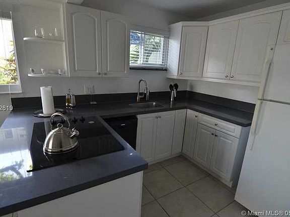 4th image of 3239 W Trade Ave APT 01