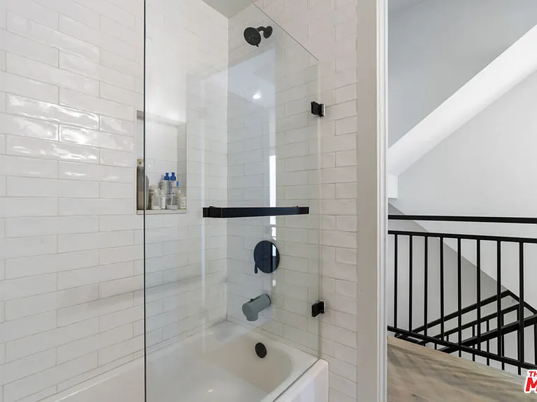 738 Parkman Ave — Photo 21