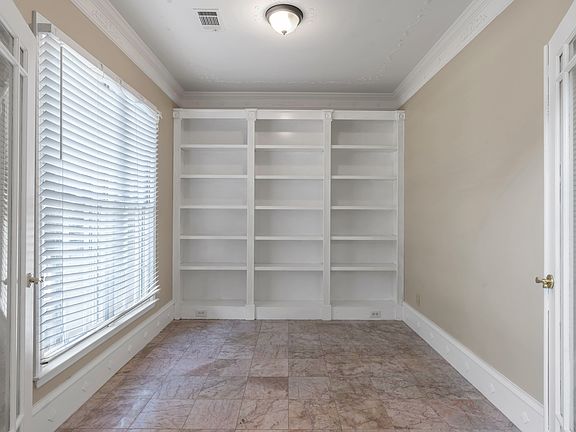 5th image of 935 McKendree Park Ln