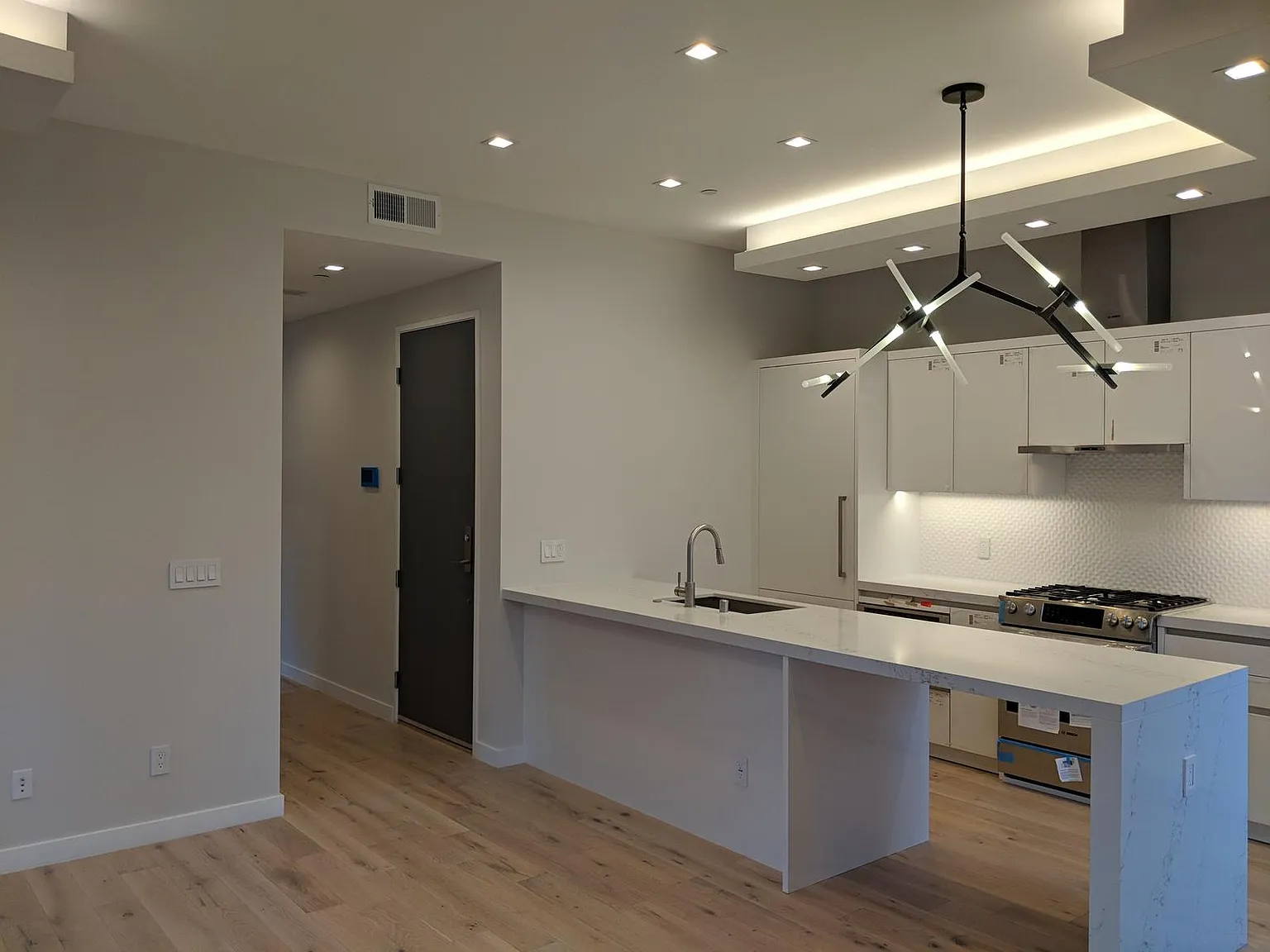 3 bed, 1300 sqft, $7,200 — Photo 2