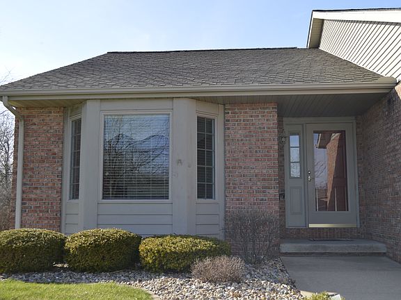3rd image of 2547 W Benton Ct