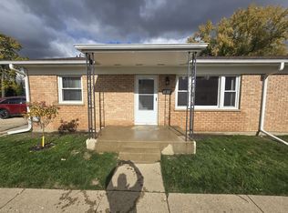 426 N Lord Ave, Carpentersville, IL 60110