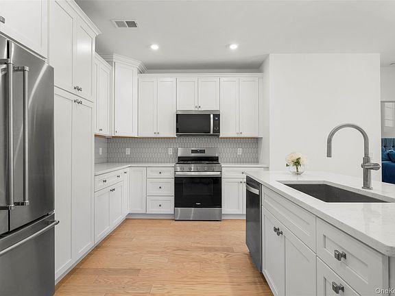 5th image of 3570 Bennington Drive #1011
