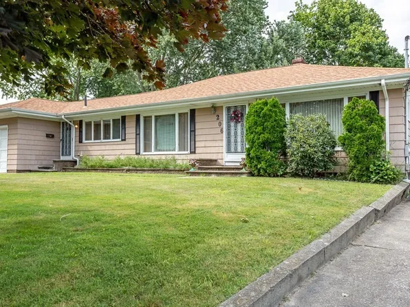 206 Chatterton Ave, Somerset, MA 02726