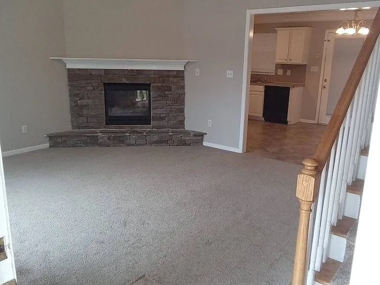 738 Ablow Dr — Photo 4