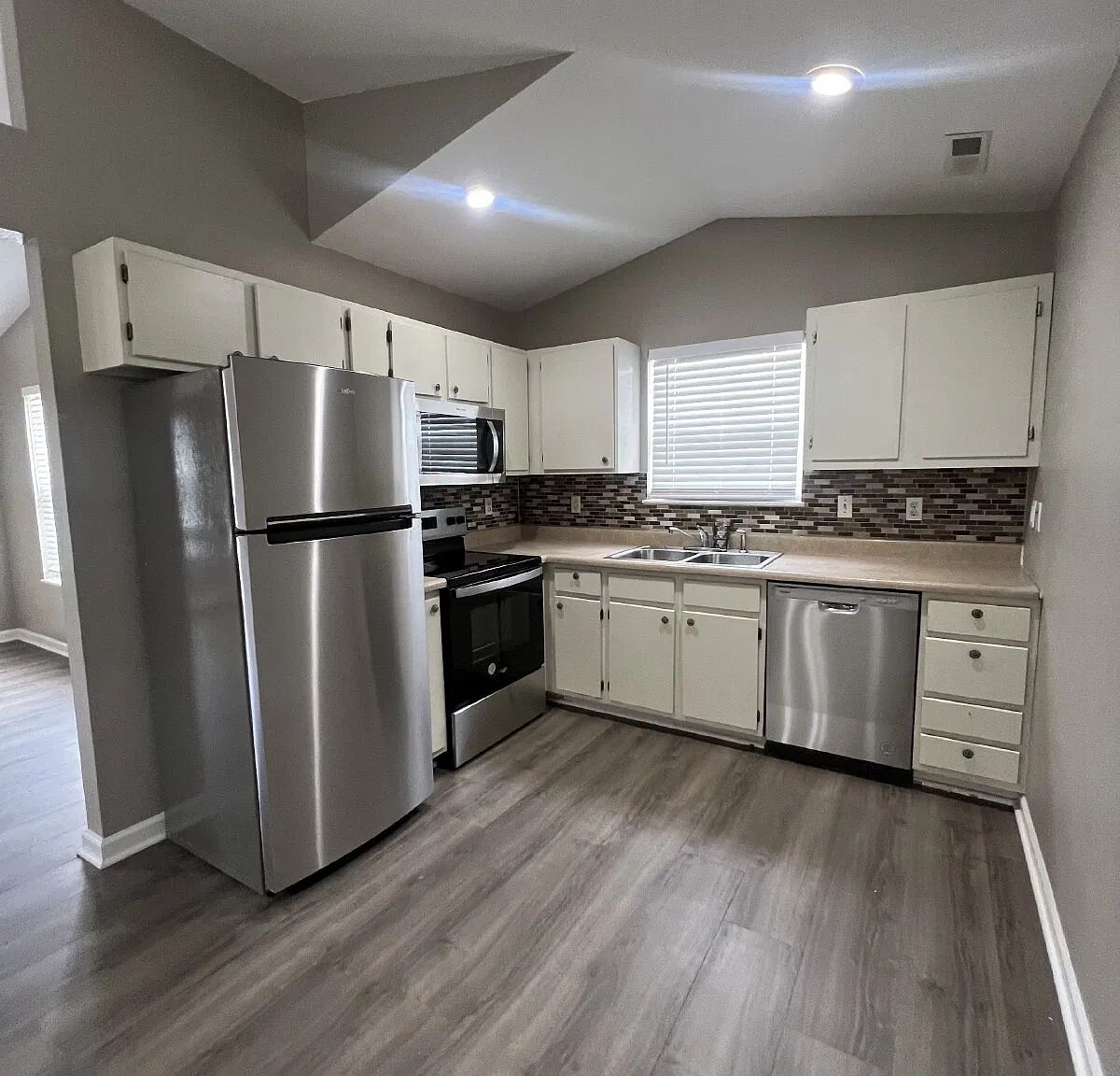 3 bed, 2.0 bath, 1237 sqft, $1,650 — Photo 3