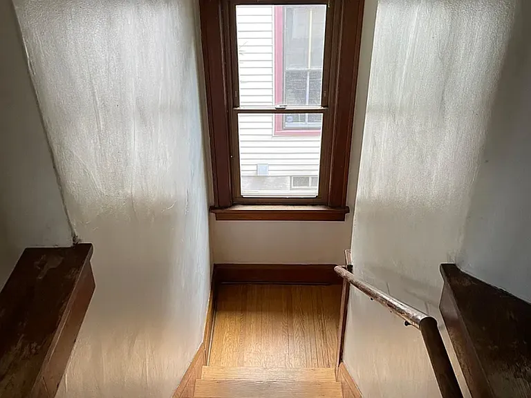 949 Margaret St — Photo 7