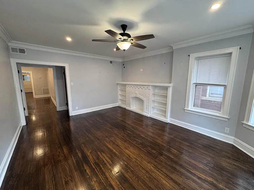 5725 N Artesian Ave, Unit 1 — Photo 3