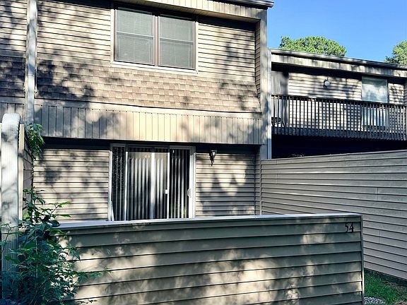 3rd image of 135 Hillview Dr APT 54