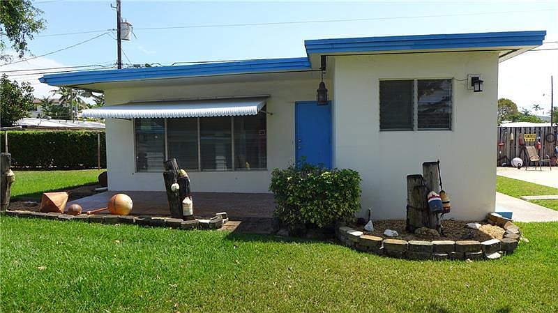 1st image of 836 NE 15th Ave