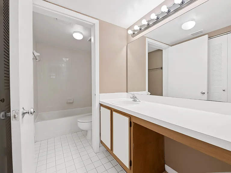 2861 N Oakland Forest Dr #202 — Photo 12