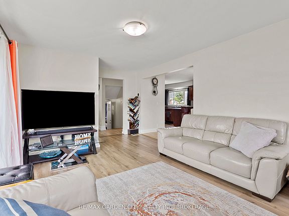 5th image of 151 Saint George St