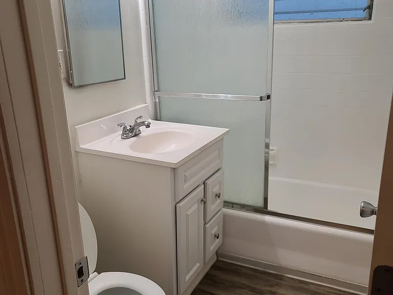 425 S Alexandria Ave — Photo 18