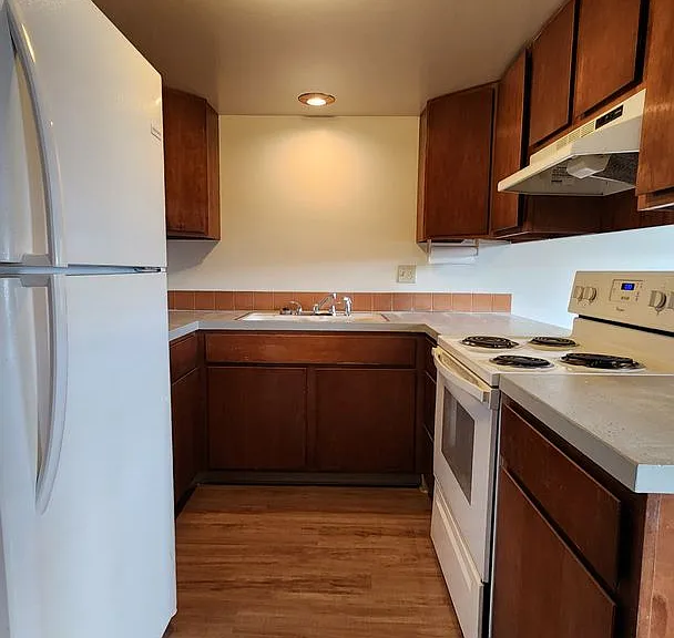 104 Camelot Ct — Photo 6