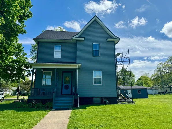 400 W Pine St, Le Roy, IL 61752