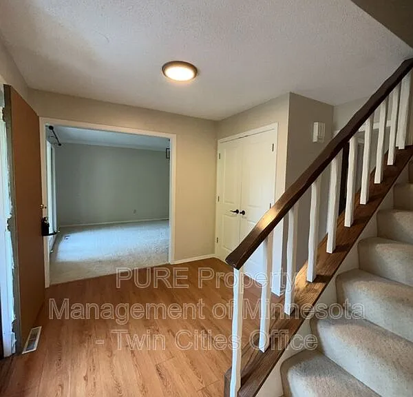 7420 Hyde Park Cir — Photo 3