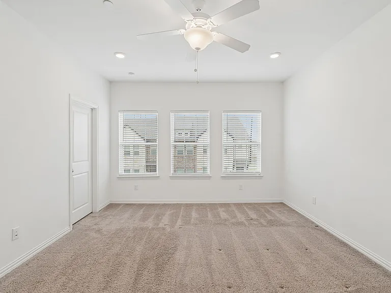 2215 Adena Springs Dr — Photo 10