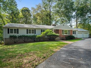 118 Maple Vale Dr, Woodbridge, CT 06525