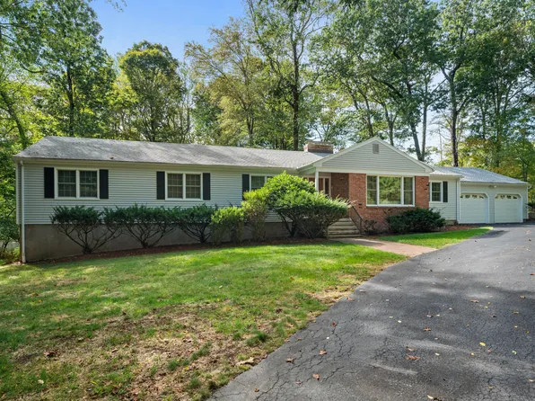 118 Maple Vale Drive, Woodbridge, CT 06525