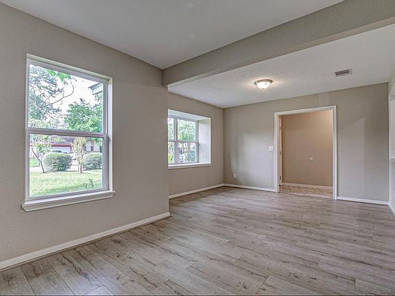4th image of 7527 Oak Village Dr House 1