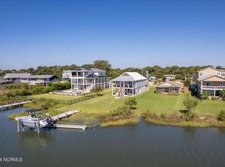 1172 Mallard Bay Rd, Hampstead, NC 28443