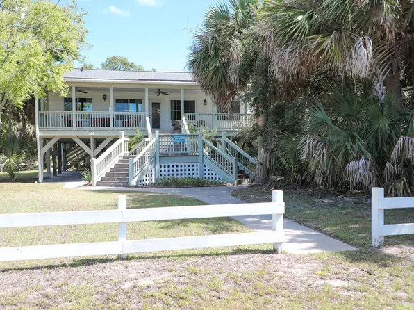 3121 Myrtle St, Edisto Island, SC 29438